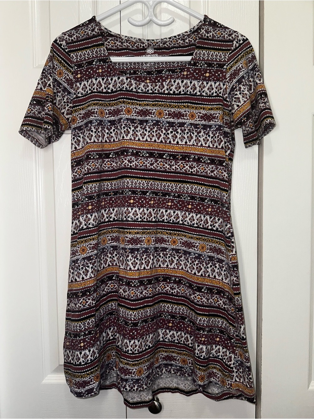 Marmot women’s Short Sleeve Patterned Dress in Burgundy and Mustard small